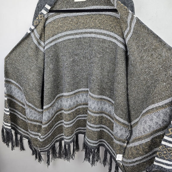 DREAMERS Boho Fringe Western Oversized Sweater Cardigan Gray Womens‎ Size S/M - Picture 5 of 14
